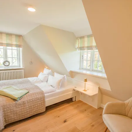 Haus Carla Marie Holiday home Utersum